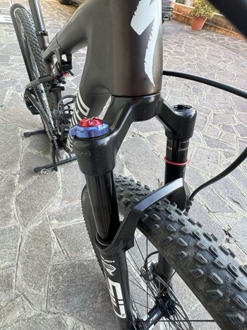 Used Specialized Epic Pro 2022 2022 Mountainbike, Black, 29 — image 17 of 33