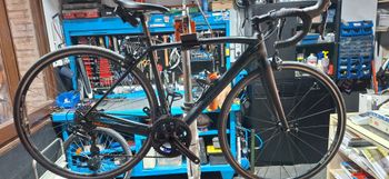 Used Specialized Men's Tarmac Comp 2018 2018 Road & Gravel, Schwarz — image 2 of 7