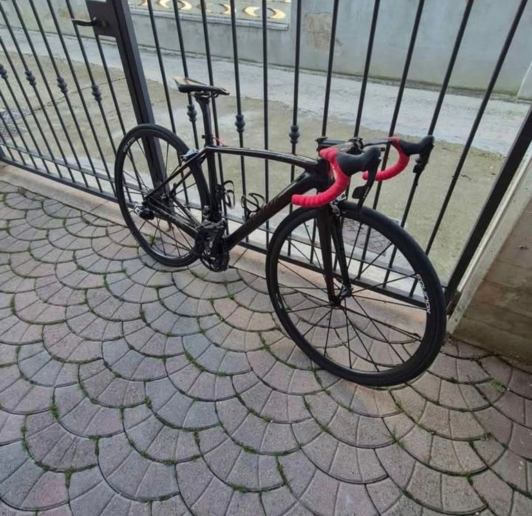 Used Specialized Tarmac SRAM Red 2001 Road & Gravel, Black — image 1 of 5