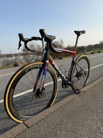 Brugt Specialized Tarmac SL8 Custom SRAM Red eTap AXS 2026 Road & Gravel — billede 2 af 7
