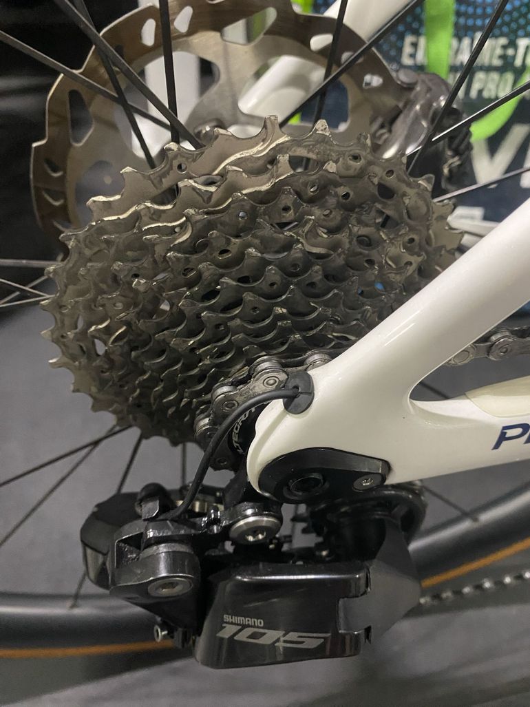 Used pinarello F5 Pinarello F5 Custom Shimano 105 Di2 2025 Road & Gravel, White — image 7 of 10
