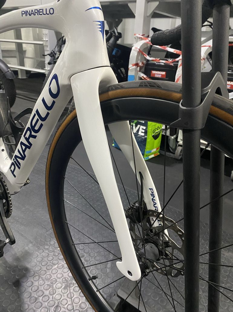 Used pinarello F5 Pinarello F5 Custom Shimano 105 Di2 2025 Road & Gravel, White — image 5 of 10