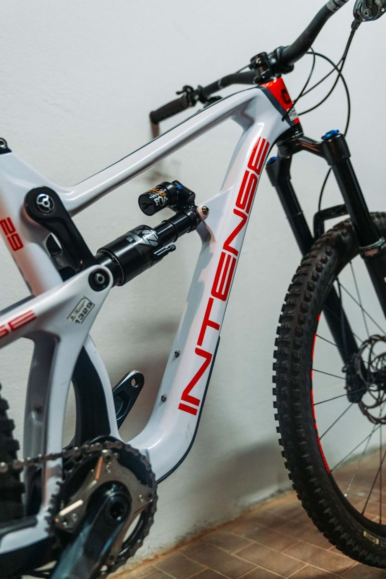 Used Intense CARBINE Expert 2021 2021 Mountainbike, White — image 2 of 11