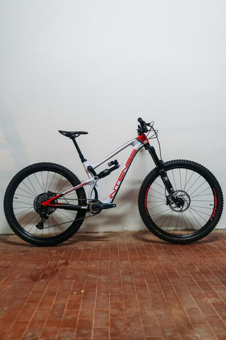 Used Intense CARBINE Expert 2021 2021 Mountainbike, White — image 1 of 11