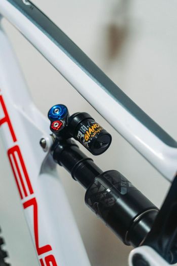 Used Intense CARBINE Expert 2021 2021 Mountainbike, White — image 8 of 11