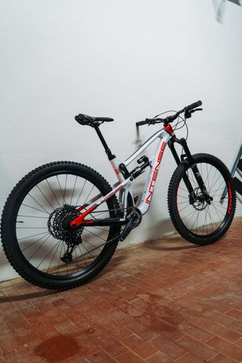 Used Intense CARBINE Expert 2021 2021 Mountainbike, White — image 3 of 11