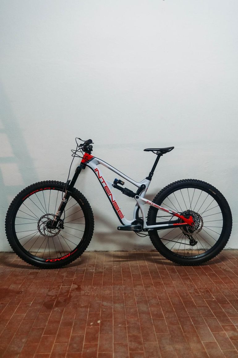 Used Intense CARBINE Expert 2021 2021 Mountainbike, White — image 9 of 11