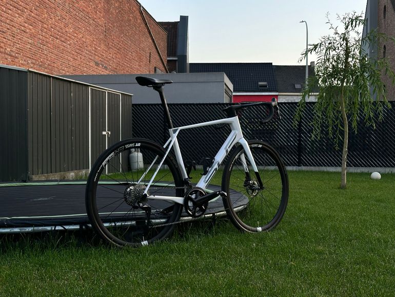 Used Superior X-ROAD Team Issue Di2 2024 2024 Road & Gravel, White — image 1 of 17