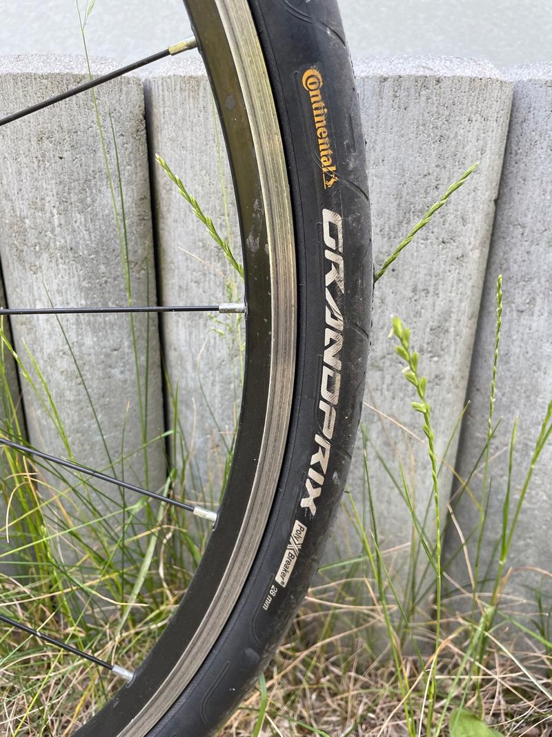 Used Cannondale CAAD12 105 2018 2018 Road & Gravel, Light Gray — image 7 of 29
