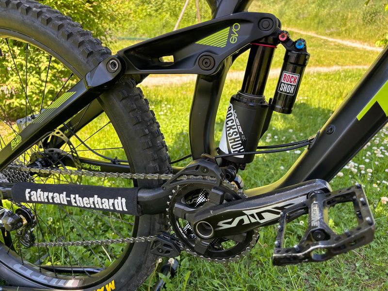 Used Trek Session Shimano Saint 2015 Mountainbike, Black — image 3 of 6