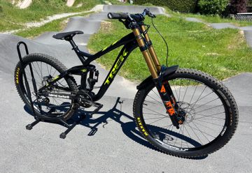 Used Trek Session Shimano Saint 2015 Mountainbike, Black — image 1 of 6