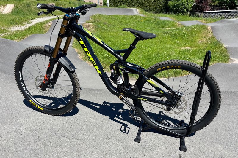 Used Trek Session Shimano Saint 2015 Mountainbike, Black — image 2 of 6