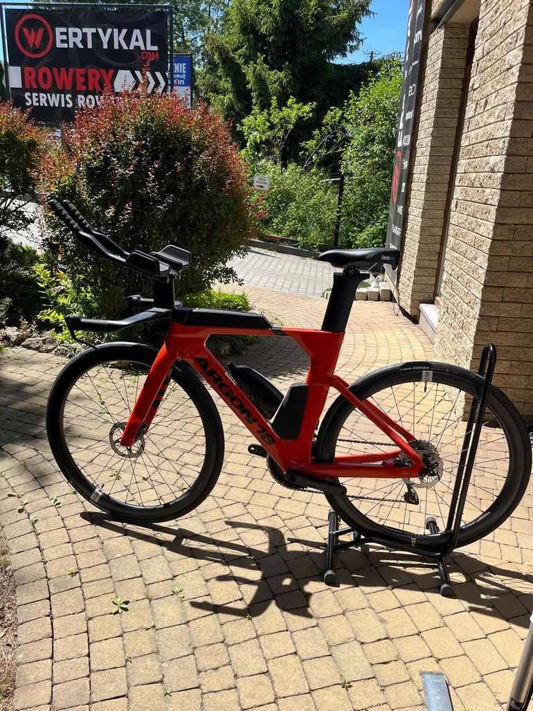 Used Argon 18 E-117 Tri Disc Shimano 105 Di2 Flaming Red S 2025 Road & Gravel, Red — image 4 of 5