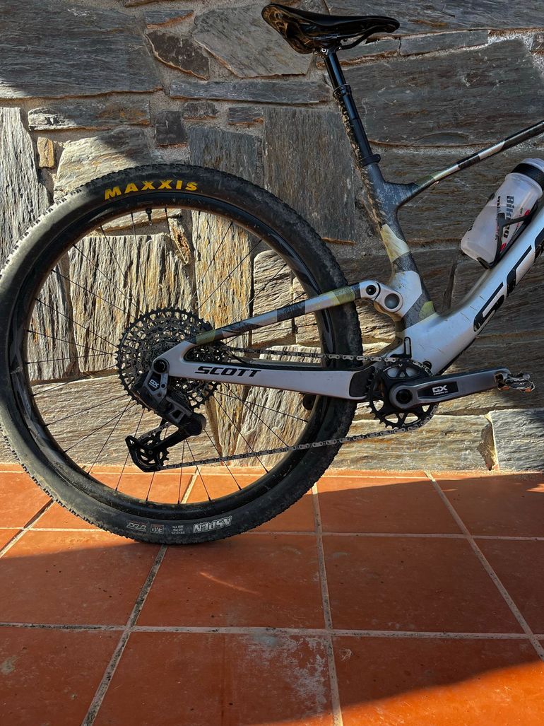 Used Scott Spark RC Comp 2025 2025 Mountainbike — image 3 of 7