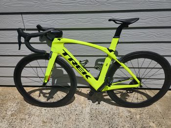 Used Trek Madone 9.5 2018 2018 Road & Gravel, Grün — image 2 of 9