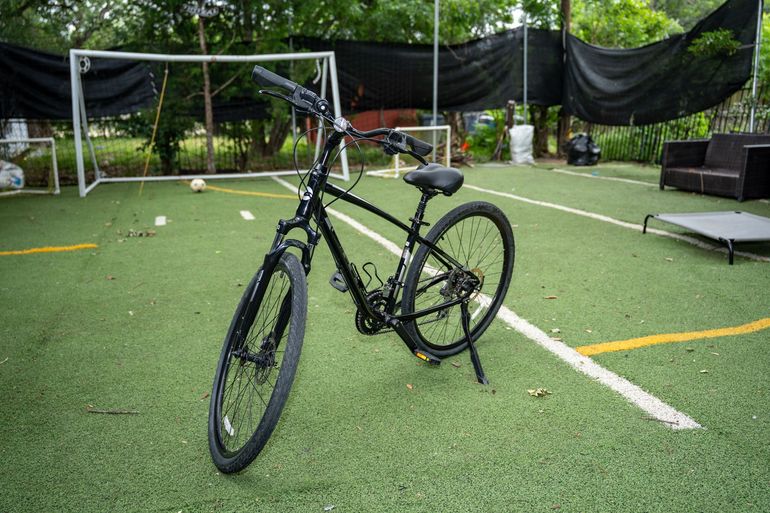 Used Giant Cypress DX 2020 2020 Urban, Black — image 1 of 9