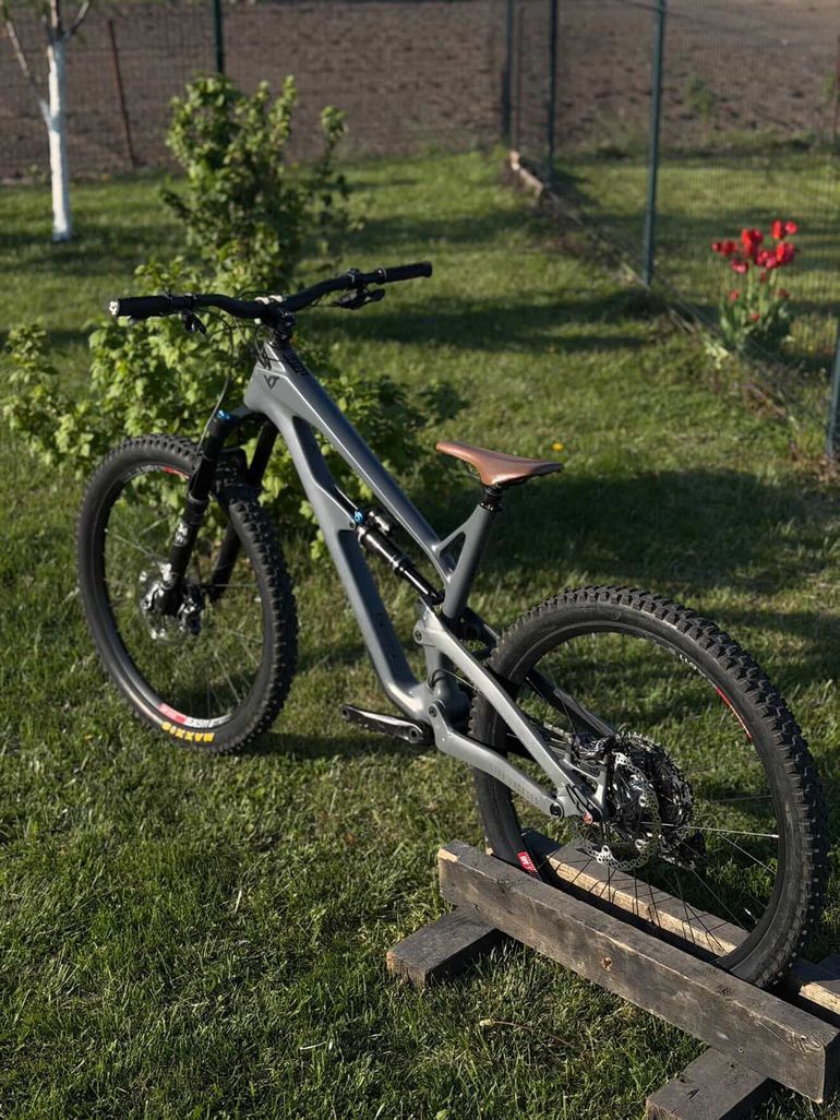 Used YT Industries JEFFSY 27 CF Comp 2019 2019 Mountainbike, Light Gray, 27.5 — image 1 of 4
