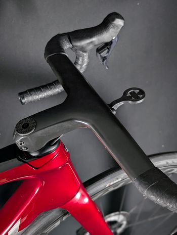 Used Trek Émonda SLR 7 2021 2021 Road & Gravel, Rosso — image 16 of 19