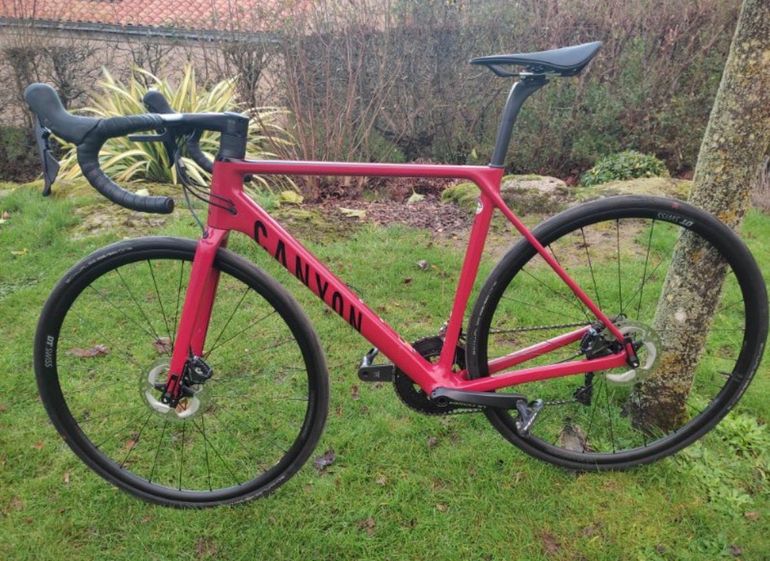 Used Canyon Ultimate CF SL 8 Disc 2023 2023 Road & Gravel — image 1 of 10