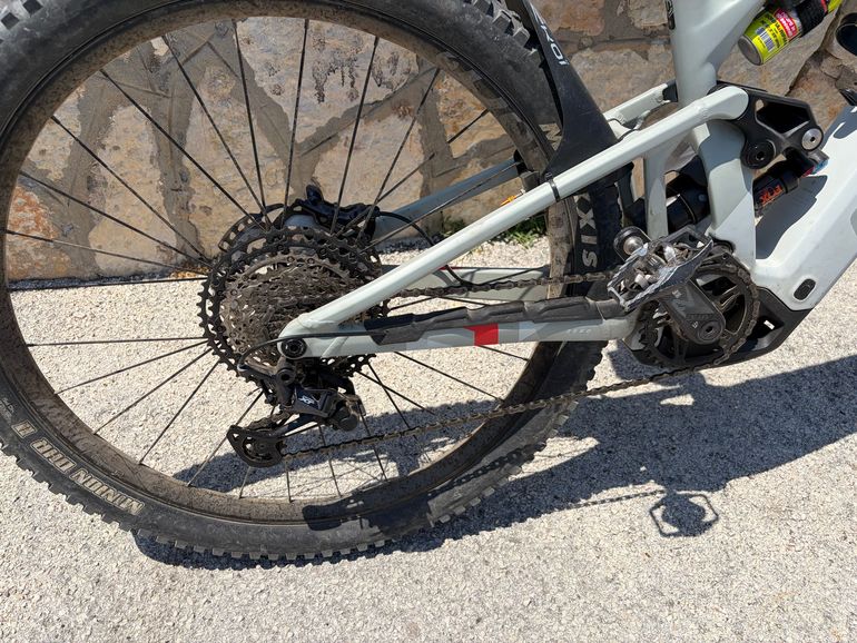 Used Mondraker Crafty Shimano Deore XT 2025 Mountainbike, Light Gray — image 3 of 10