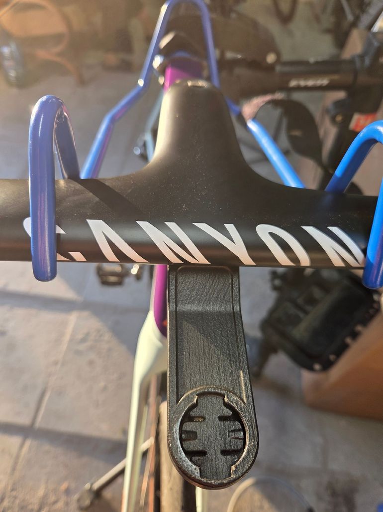 Used Canyon Aeroad CF SLX 8 Disc LTD 2023 Frameset 2023 Road & Gravel, Purple — image 7 of 13