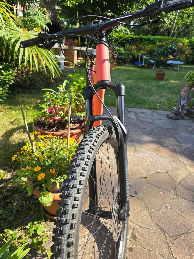 Used Canyon Neuron 5 2023 2023 Mountainbike, Red, 27.5, 29 — image 9 of 12