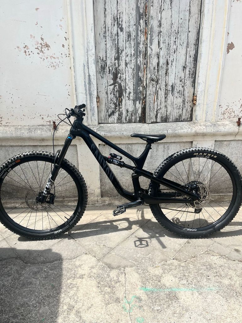 Used Canyon Spectral 29 CF 8 2024 2024 Mountainbike — image 1 of 8