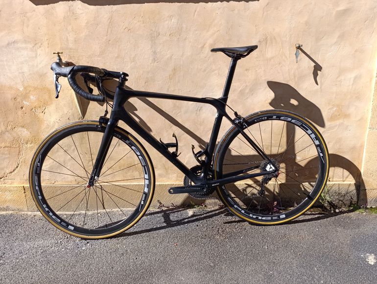 Used Giant TCR Advanced Pro 1 2017 2017 Road & Gravel — image 1 of 7