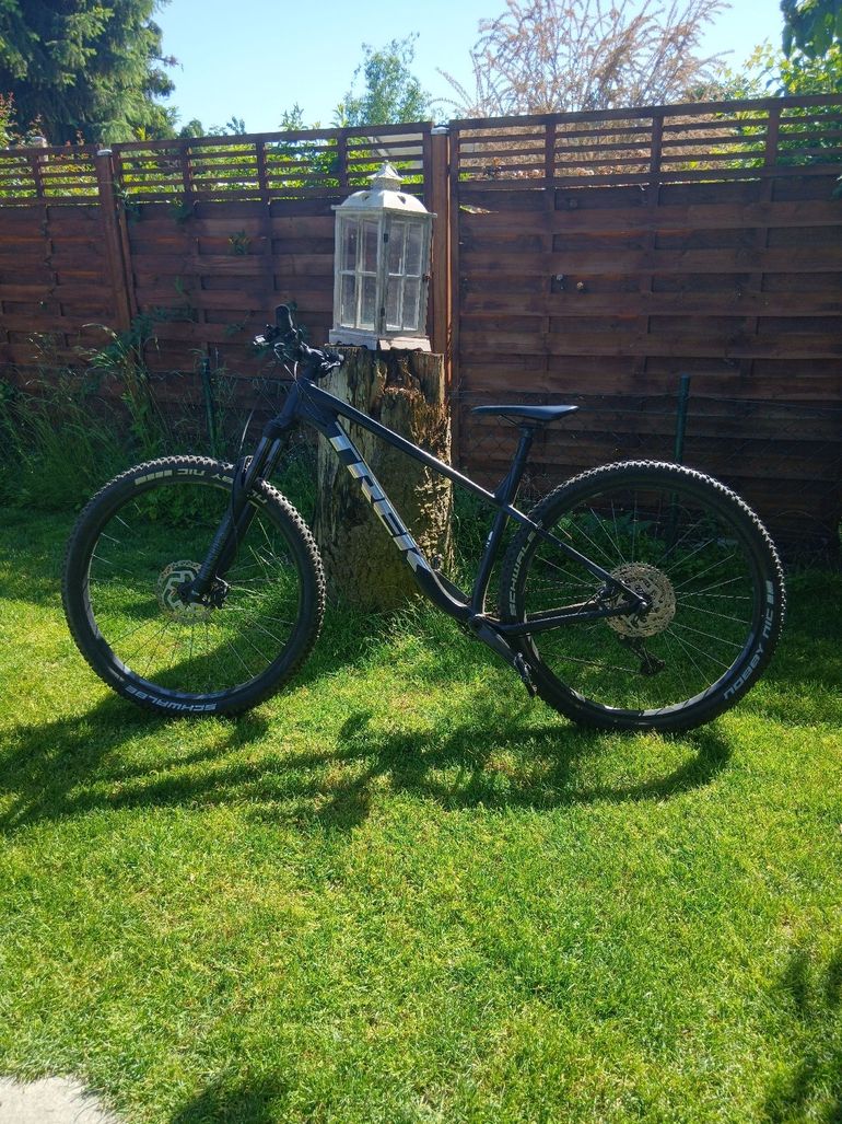 Used Trek Roscoe 7 2023 2023 Mountainbike, Black, 27.5, 29 — image 1 of 8