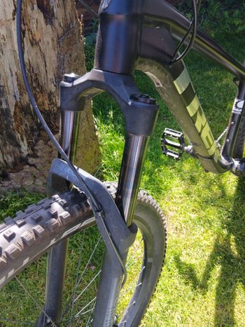Used Trek Roscoe 7 2023 2023 Mountainbike, Black, 27.5, 29 — image 3 of 8