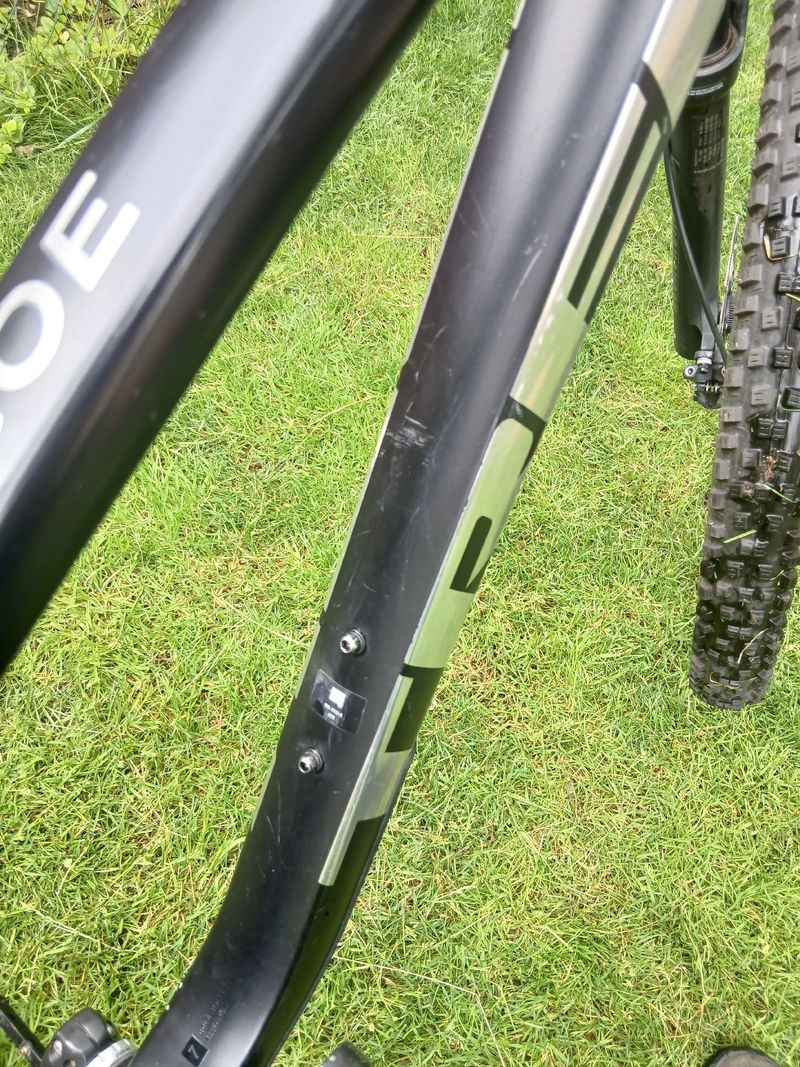 Used Trek Roscoe 7 2023 2023 Mountainbike, Black, 29 — image 7 of 11
