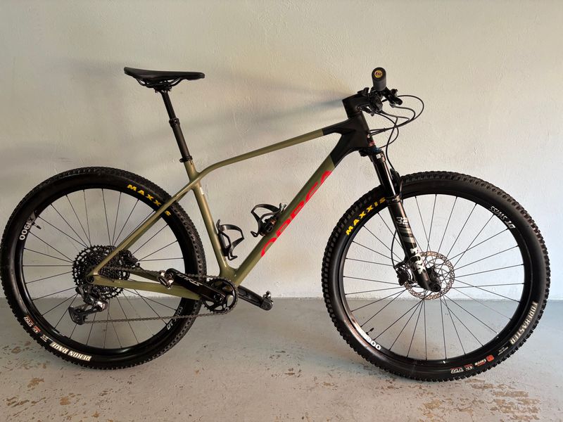 Tweedehands Orbea Alma SRAM X01 Eagle 2022 Mountainbike — afbeelding 1 van 17