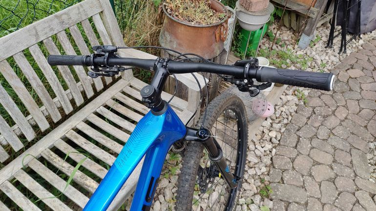 Used Focus RAVEN 8.9 2019 2019 Mountainbike, Blu — image 3 of 9