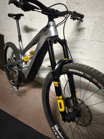 Używany YT Industries Decoy CORE 4 MX 2024 2024 Mountainbike — zdjęcie 10 z 11