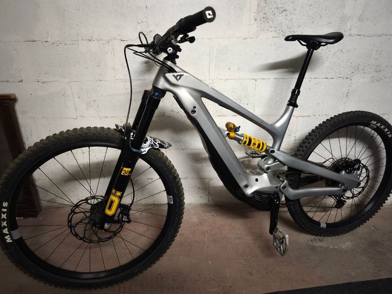Used YT Industries Decoy CORE 4 MX 2024 2024 Mountainbike, Light Gray, Mixed — image 1 of 10