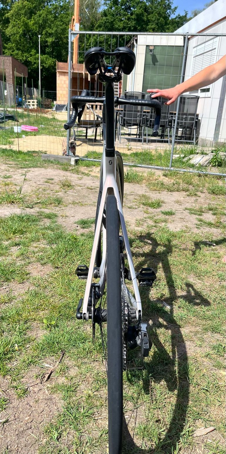 Used Scott Addict RC 10 2022 2022 Road & Gravel — image 6 of 7