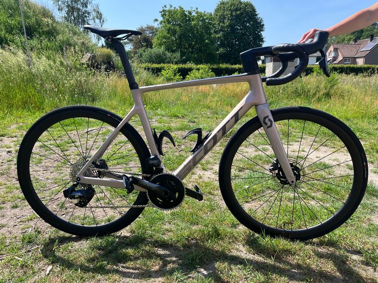 Used Scott Addict RC 10 2022 2022 Road & Gravel — image 1 of 7