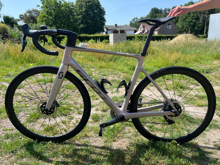 Used Scott Addict RC 10 2022 2022 Road & Gravel — image 2 of 7