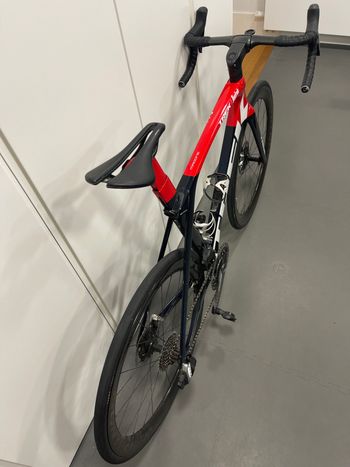 Used Trek Madone SRAM Red eTap AXS 2021 Road & Gravel, Red — image 4 of 4