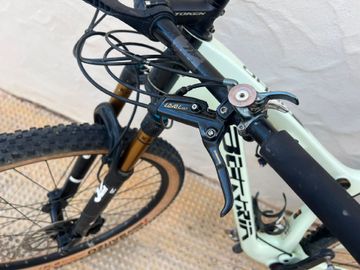 Used Berria MAKO 8 2020 2020 Mountainbike, White, 29 — image 3 of 10