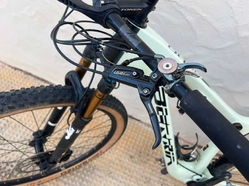 Used Berria MAKO 8 2020 2020 Mountainbike, White, 29 — image 3 of 10