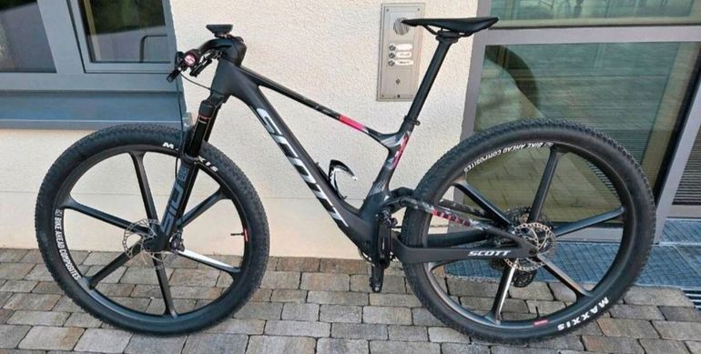 Used Scott Spark RC Team 2025 2025 Mountainbike — image 1 of 6