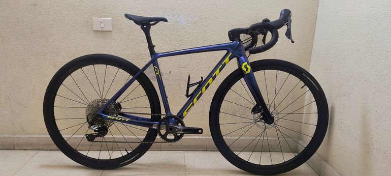 Used Scott Addict Shimano GRX 2021 Road & Gravel — image 1 of 12