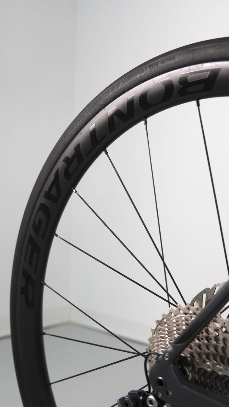 Used Trek Domane SL 7 2021 2021 Road & Gravel, Light Gray — image 10 of 17