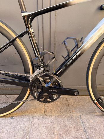 Used Giant Giant Defy Advanced Pro 1 105 Di2 XS 2025 Road & Gravel — image 3 of 8