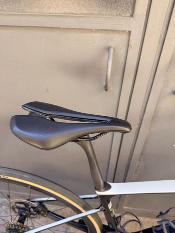 Used Giant Giant Defy Advanced Pro 1 105 Di2 XS 2025 Road & Gravel — image 5 of 8