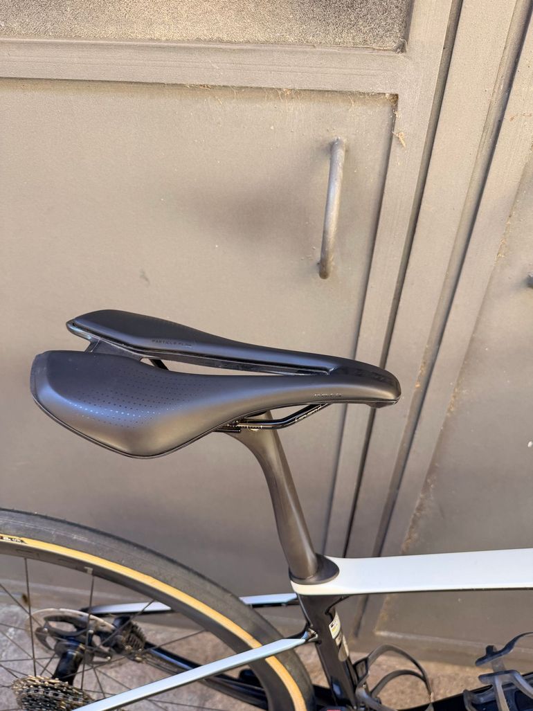 Used Giant Giant Defy Advanced Pro 1 105 Di2 XS 2025 Road & Gravel — image 5 of 8