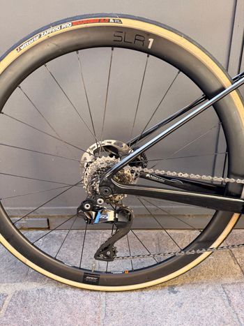 Used Giant Giant Defy Advanced Pro 1 105 Di2 XS 2025 Road & Gravel — image 4 of 8
