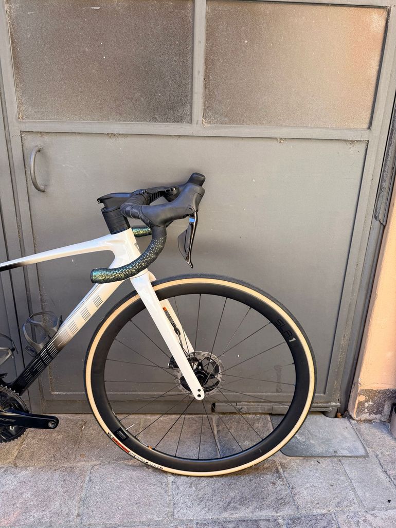 Used Giant Giant Defy Advanced Pro 1 105 Di2 XS 2025 Road & Gravel — image 2 of 8