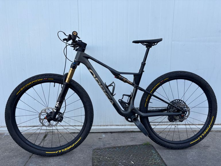 Used Orbea OIZ M10 AXS 2024 2024 Mountainbike, Schwarz, 29 — image 1 of 7